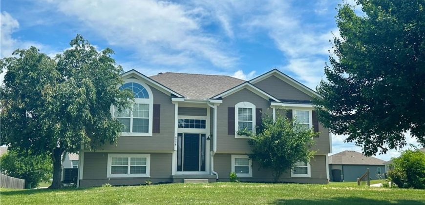 Homes for Sale in Kansas City, MO 64157 | 8924  Paw Paw Drive