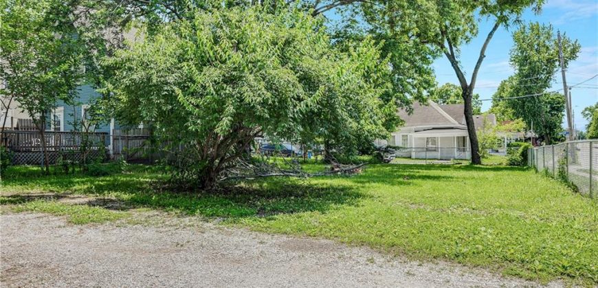 Homes for Sale in Liberty, MO 64068 | 215 S Leonard Street