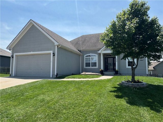 Homes for Sale in Kearney, MO 64060 | 909 W 8th Avenue
