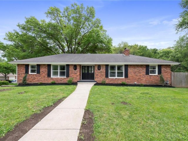 Homes for Sale in Kansas City, MO 64151 | 3109 NW Karen Road