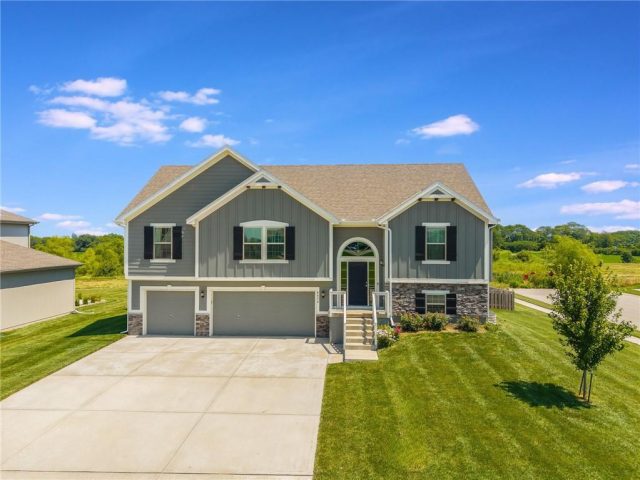 Homes for Sale in Kansas City, MO 64156 | 6020 NE 120th Street