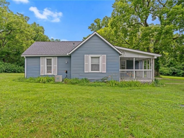 Homes for Sale in Liberty, MO 64068 | 815 N Ridge Avenue