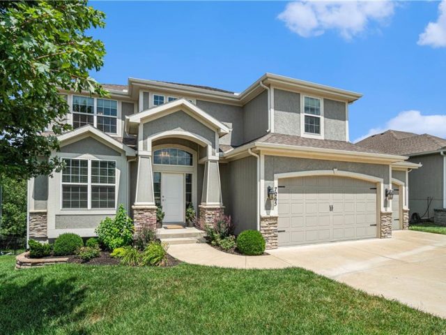 Homes for Sale in Parkville, MO 64152 | 7265 NW Forest Lakes Drive