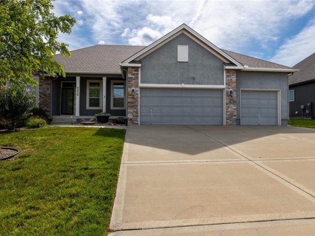 Homes for Sale in Kansas City, MO 64157 | 9839 N Farley Avenue