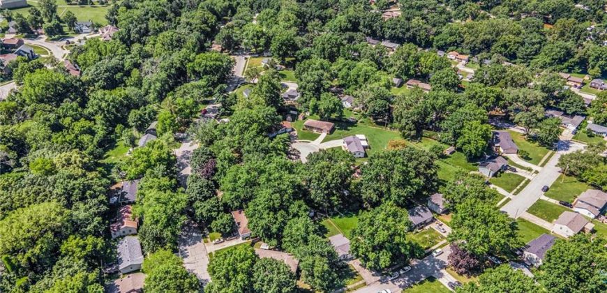 Homes for Sale in Liberty, MO 64068 | 102  Avondale Avenue