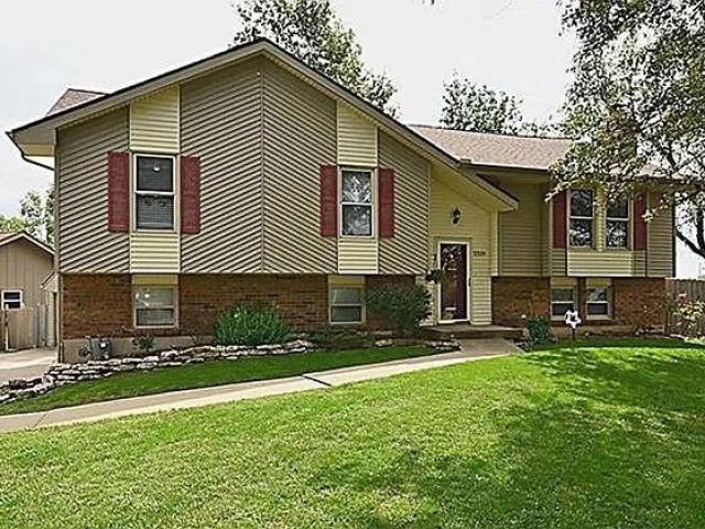 Homes for Sale in Kansas City, MO 64154 | 2219 NW 84th Terrace