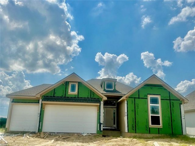 Homes for Sale in Parkville, MO 64152 | 7040 NW Forest Lakes Drive