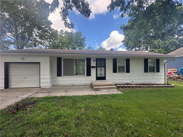 Homes for Sale in Gladstone, MO 64118 | 6101 N Michigan Avenue