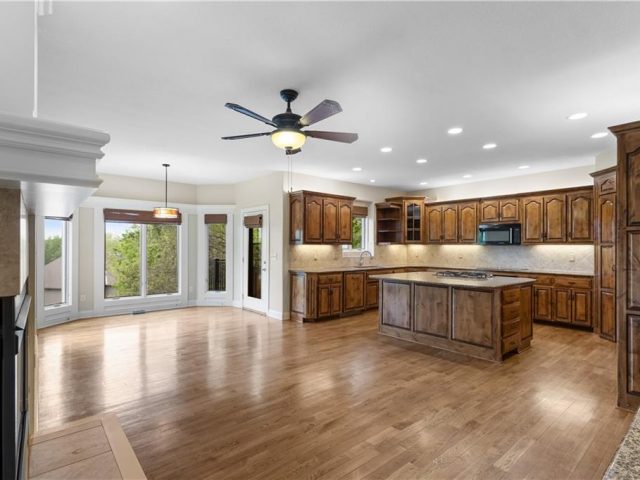 Homes for Sale in Parkville, MO 64152 | 10505 NW River Hills Drive