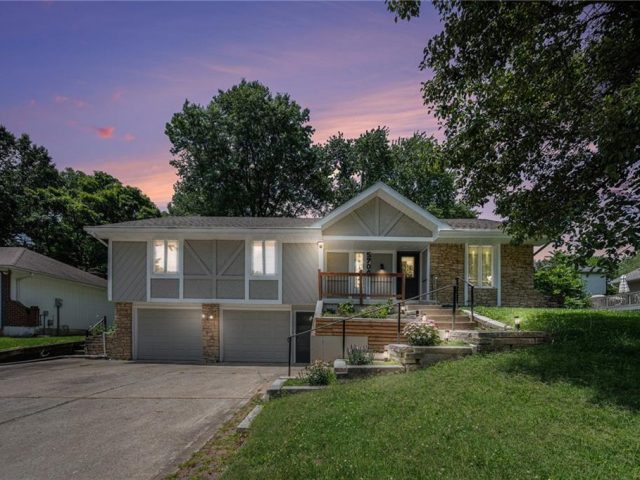 Homes for Sale in Gladstone, MO 64119 | 5704 N Indiana Avenue