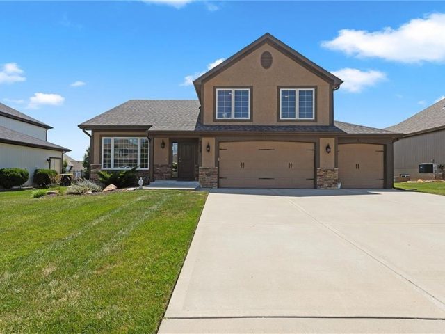 Homes for Sale in Kansas City, MO 64156 | 9008 N MERSINGTON Avenue