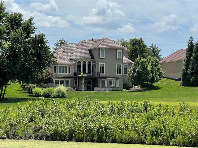 Homes for Sale in Kansas City, MO 64154 | 10118 N Helena Avenue