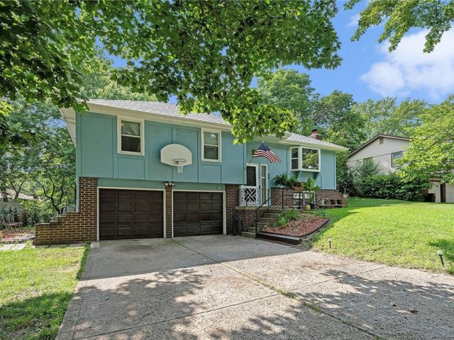 Homes for Sale in Kansas City, MO 64152 | 7608 N Serene Avenue