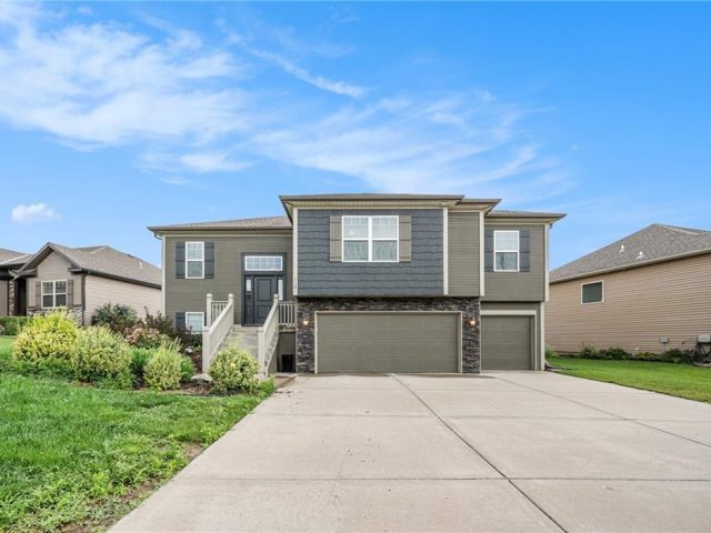 Homes for Sale in Kansas City, MO 64165 | 1603 NE 124th Terrace