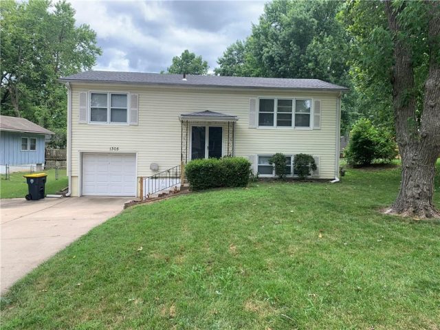 Homes for Sale in Kansas City, MO 64155 | 1305 NE 84TH Place