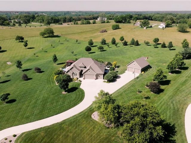 Homes for Sale in Smithville, MO 64089 | 17560  Smith’s Mill Road