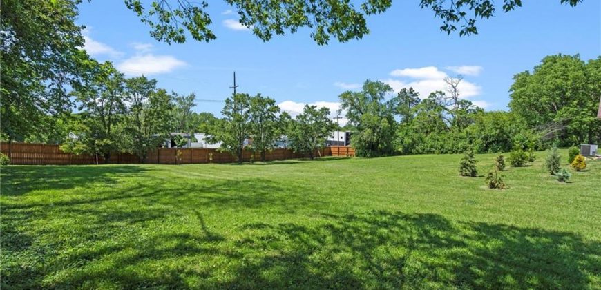 Homes for Sale in Oakwood, MO 64118 | 435 NE Post Oak Lane