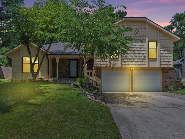 Homes for Sale in Liberty, MO 64068 | 1110  Canterbury Lane