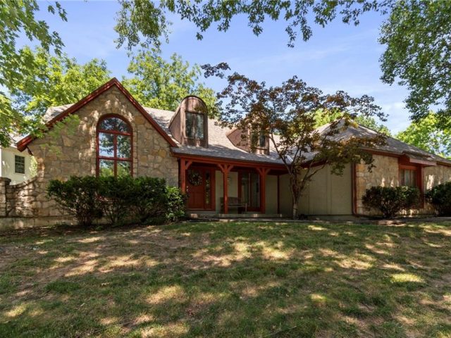 Homes for Sale in Kansas City, MO 64116 | 4617 NW Normandy Lane
