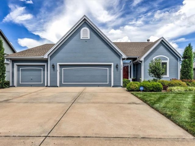 Homes for Sale in Smithville, MO 64089 | 1910  Lake Drive