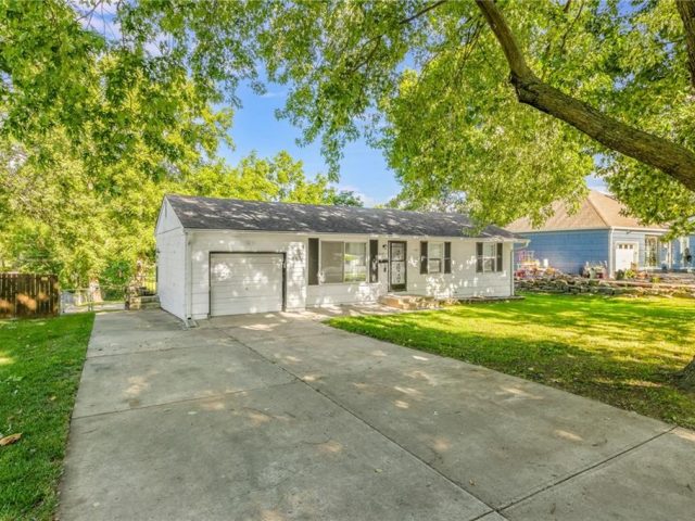 Homes for Sale in Gladstone, MO 64118 | 6101 N Michigan Avenue