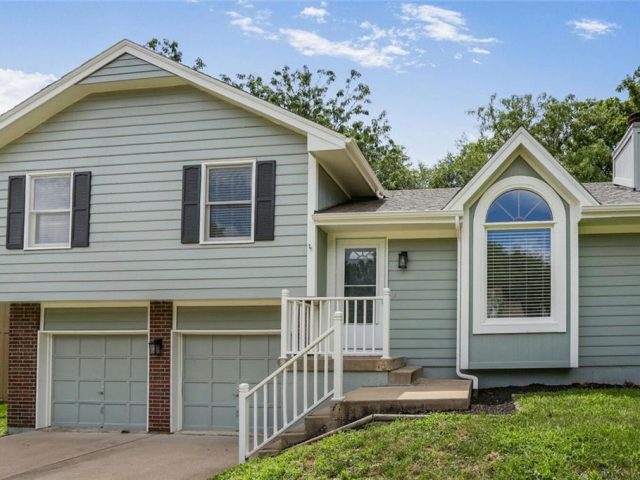 Homes for Sale in Parkville, MO 64152 | 6486 NW Valley Drive