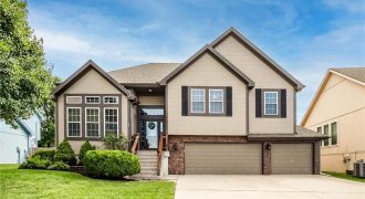 Homes for Sale in Smithville, MO 64089 | 13309  Craig Court