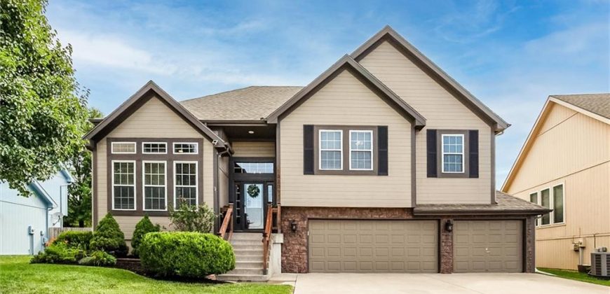 Homes for Sale in Smithville, MO 64089 | 13309  Craig Court