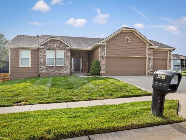 Homes for Sale in Kearney, MO 64060 | 801  Englewood Drive