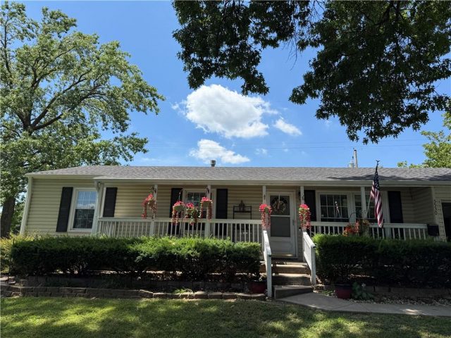 Homes for Sale in Kansas City, MO 64118 | 5530 N Flora Avenue