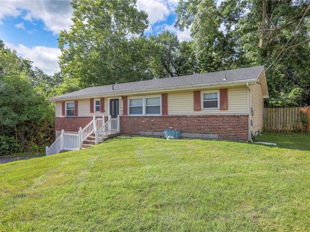 Homes for Sale in Gladstone, MO 64118 | 1605 NE 72ND Street