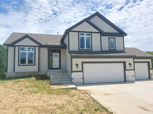Homes for Sale in Kansas City, MO 64152 | 7515 N Everton Avenue