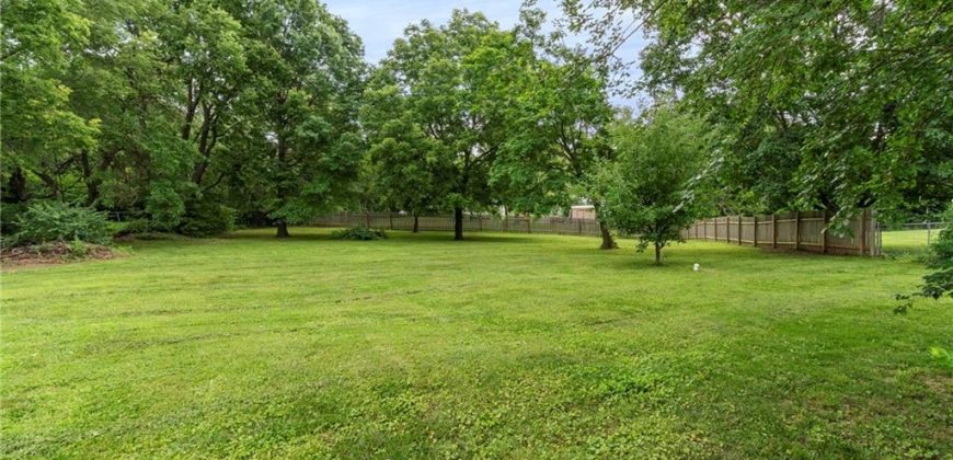 Homes for Sale in Parkville, MO 64152 | 7423 NW Locust Drive