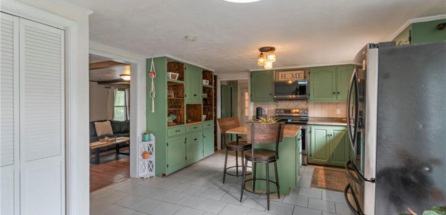 Homes for Sale in Parkville, MO 64152 | 7423 NW Locust Drive