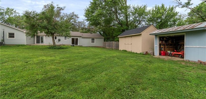 Homes for Sale in Parkville, MO 64152 | 7423 NW Locust Drive