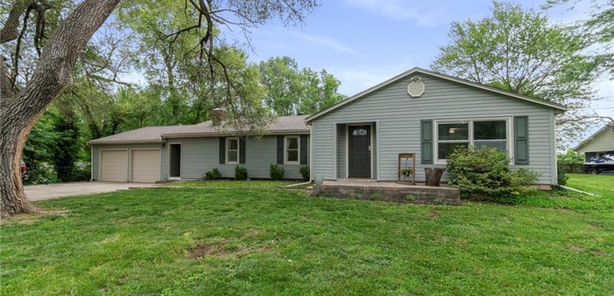 Homes for Sale in Parkville, MO 64152 | 7423 NW Locust Drive