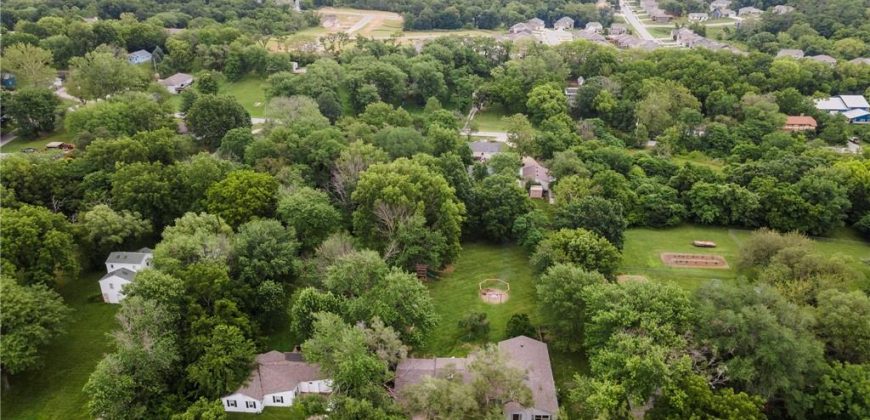 Homes for Sale in Parkville, MO 64152 | 7423 NW Locust Drive