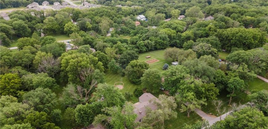 Homes for Sale in Parkville, MO 64152 | 7423 NW Locust Drive