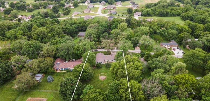 Homes for Sale in Parkville, MO 64152 | 7423 NW Locust Drive