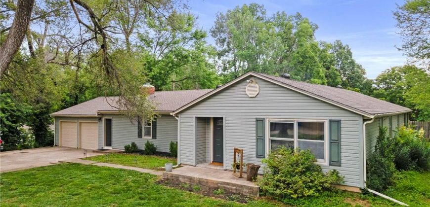 Homes for Sale in Parkville, MO 64152 | 7423 NW Locust Drive