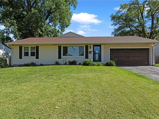 Homes for Sale in Gladstone, MO 64118 | 202 NW 65th Street
