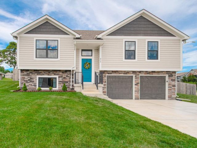 Homes for Sale in Kansas City, MO 64155 | 314 NE 102nd Terrace