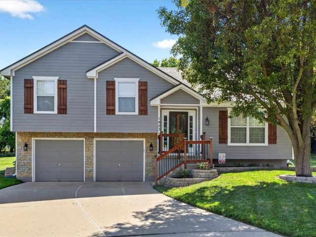 Homes for Sale in Kansas City, MO 64151 | 1923 NW 79th Street