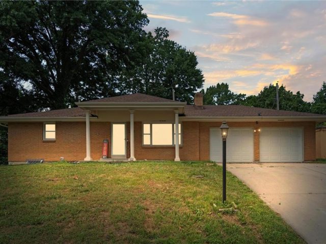 Homes for Sale in Kansas City, MO 64118 | 6738 N Madison Avenue