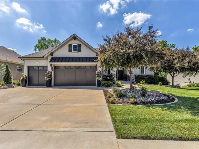 Homes for Sale in Kansas City, MO 64155 | 2136 NE 105th Street