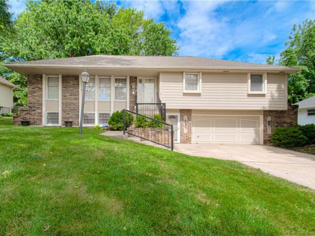 Homes for Sale in Kansas City, MO 64118 | 6828 N Michigan Avenue