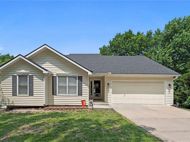 Homes for Sale in Kansas City, MO 64118 | 1204 NW 70th Street