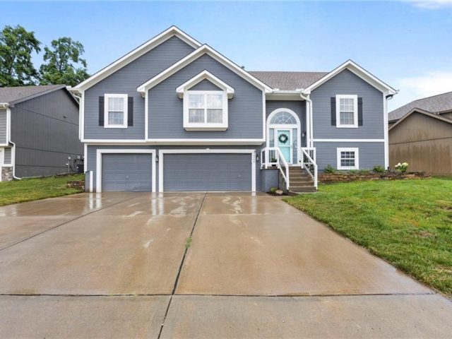 Homes for Sale in Kansas City, MO 64157 | 10744 N Laurel Avenue