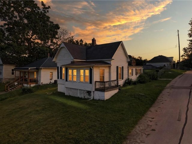 Homes for Sale in Excelsior Springs, MO 64024 | 216  Dunbar Avenue