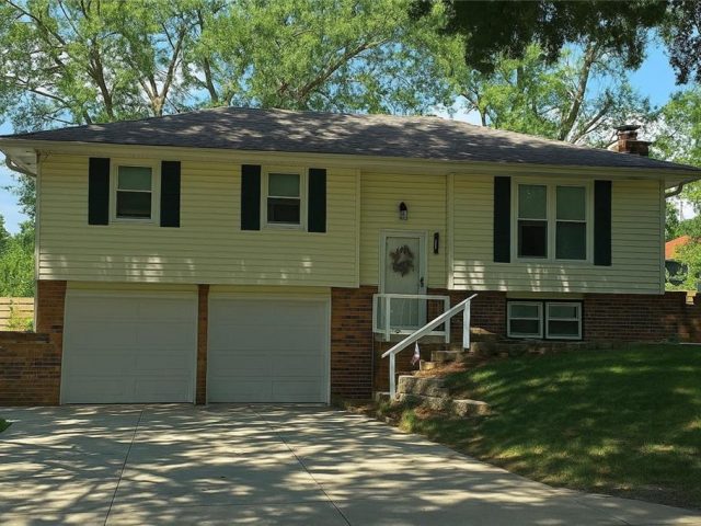 Homes for Sale in Kansas City, MO 64152 | 7616 N Serene Avenue
